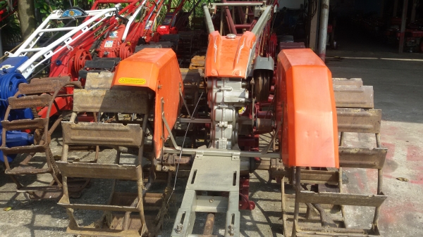 ขายรถไถคูโบต้าสยามพรัสล้อใหญ่มีฟาครอบล้อรุ้นพิเษศพร้อมใช้งานราคาต่อรองได้นะครับ