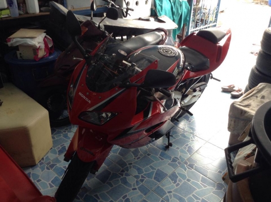 ขายครับ CBR 400.cc. จดทะเบียนปี. 93 ทะเบียนแท้ครับโอนได้ทุกขนส่ง เครื่องแน่นๆ เกียรดี สีสวย พร้อมใช้ วิ่งไกลสบายพร้อมออกทริป ปล่อยมือขับสบาย ไม่ต้องกลัวด่านครับ ผ่านฉลุย. ราคาแค่ 69000. ครับ กอล์ฟครับ. 085-359-4089 ดูรถ สายไหมวงศกรครับ