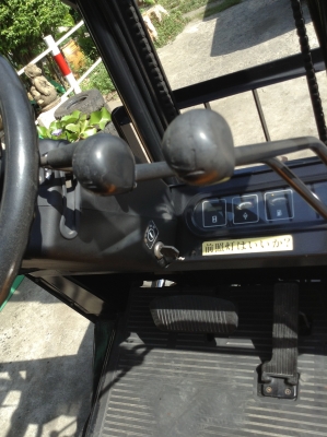 +++ ขายโฟล์คลิฟท์  SUMITOMO YALE FD15  ขนาด 1.5  ตัน  (รถนอกนำเข้า  สภาพดี)  เครื่องยนต์ดีเซล  เสา 3 เมตร  เกียร์ธรรมดา  ยางตันครับ