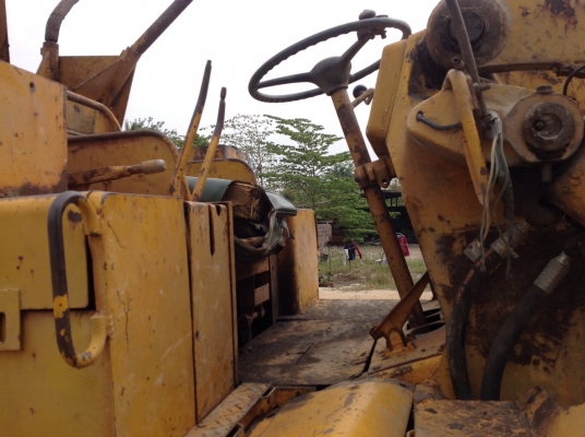 ขายรถตักล้อยาง CAT 922 ยางไหม่4เส่นราคา200,000บาท