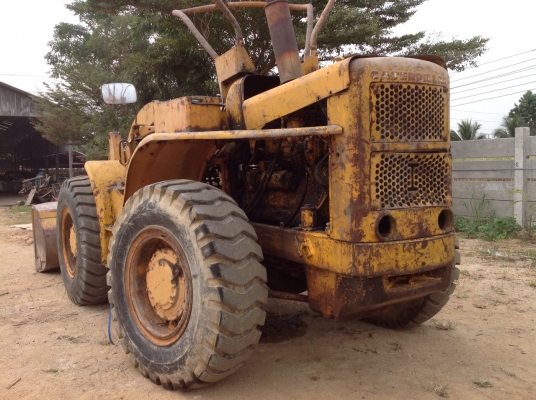 ขายรถตักล้อยาง CAT 922 ยางไหม่4เส่นราคา200,000บาท