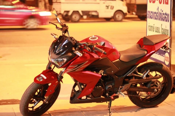 Z 250 สีแดงของแต่งเพียบ Z 250 สีแดงของแต่งเพียบ