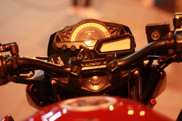 Z 250 สีแดงของแต่งเพียบ Z 250 สีแดงของแต่งเพียบ