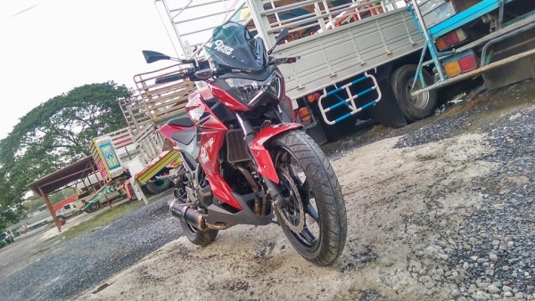 Z 250 สีแดงของแต่งเพียบ Z 250 สีแดงของแต่งเพียบ