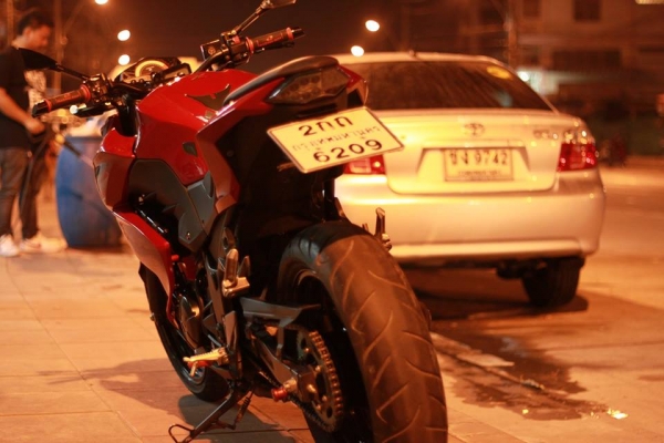 Z 250 สีแดงของแต่งเพียบ Z 250 สีแดงของแต่งเพียบ