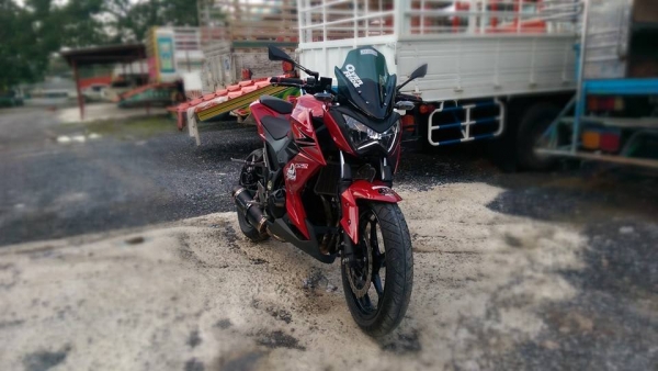 Z 250 สีแดงของแต่งเพียบ Z 250 สีแดงของแต่งเพียบ