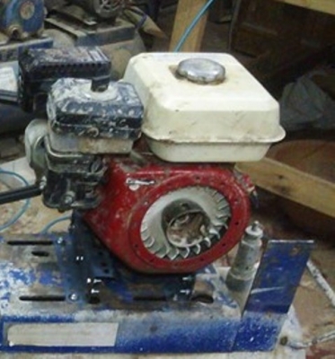 เครื่องยนต์เล็ก ใช้เบนซิน ขนาด 6.5 แรง เครื่องแน่น ติดง่าย คาร์บูใหม่ ขาย 1600 บาท ไม่รวมพู่เล่ย์ท้ายเครื่อง