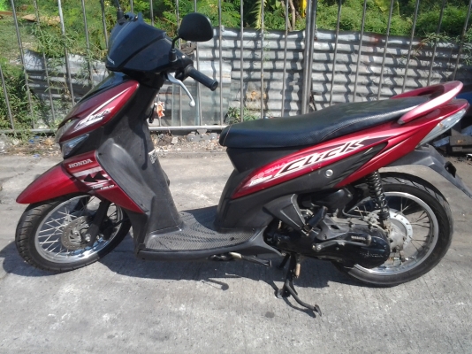 ขาย honda click 110 รุ่นคอมบายเบรก สีแดง มีเอกสารครบ 10,000บาท