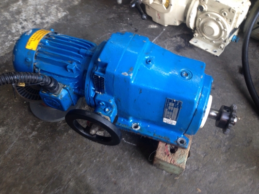 ขายมอเตอร์เกียร์ Stober 0.5HP. 380V made in Germany แบบปรับรอบ เพลาออกได้ 6.9-48 รอบต่อนาที สภาพสวย วิ่งนิ่ม พร้อมใช้งาน