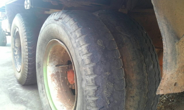 ขายรถบรรทุกรถแบคโฮ 2 เพลา HINO KT725 หางสวยทะเบียนพร้อม