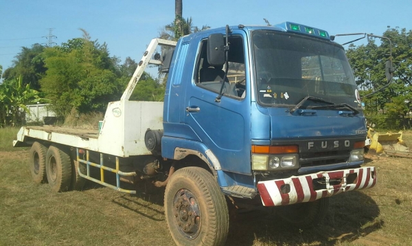 ขายรถบรรทุกรถแบคโฮเรียว 2 เพลาทะเบียนพร้อม