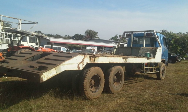 ขายรถบรรทุกรถแบคโฮเรียว 2 เพลาทะเบียนพร้อม