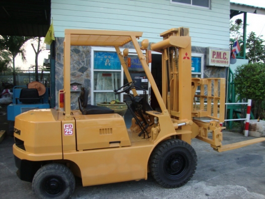 ขายรถยกโฟล์คลิฟท์ MITSUBISHI  FD25  (รถนำเข้า  2,200  ชม.) งากระดกได้  เครื่องยนต์ดีเซล  เกียร์ธรรมดา  ยางตัน