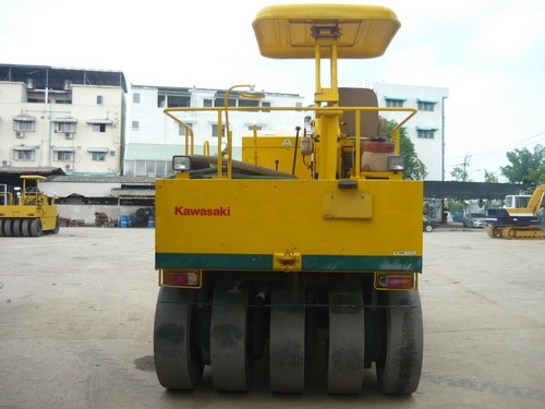 รถบด 9 ล้อยาง Kawasaki KR20 เก่านอกนำเข้าจากญี่ปุ่น สภาพเดิมๆ ไม่มีที่ รถบด 9 ล้อยาง Kawasaki KR20 เก่านอกนำเข้าจากญี่ปุ่น สภาพเดิมๆ ไม่มีที่