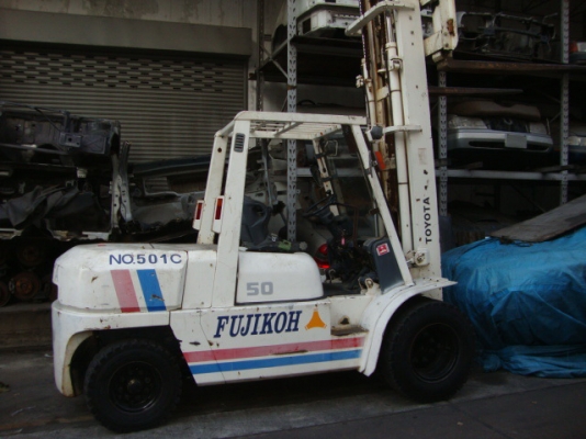 ขายรถโฟล์คลิฟท์  TOYOTA  6FD50  เครื่องยนต์ดีเซล  เกียร์ออโตเมติค  เสาสูง  4.5  เมตร