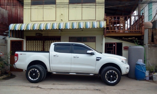 ขายล้อ 18 8" 6 รู ยางใช้ได้ 265/60 255/50