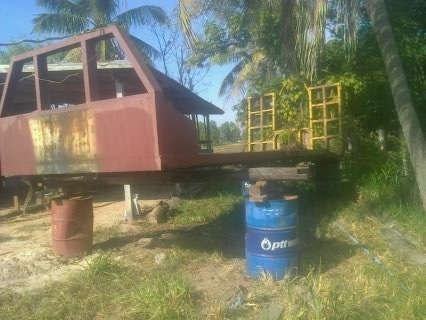 ขายหางบรรทุกรถเกี่ยวพร้อมบันไดไฮดรอลิก ราคาเบาๆพร้อมใช้งานยกลงจากรถครับ