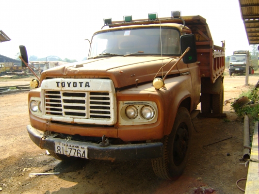 ขายรถ TOYOTA หกล้อดัมฟ์ ทะเบียนพร้อมโอน เครื่อง 6BB1 555 หมู่5 ต.อรัญญิก อ.เมือง จ.พิษณุโลก