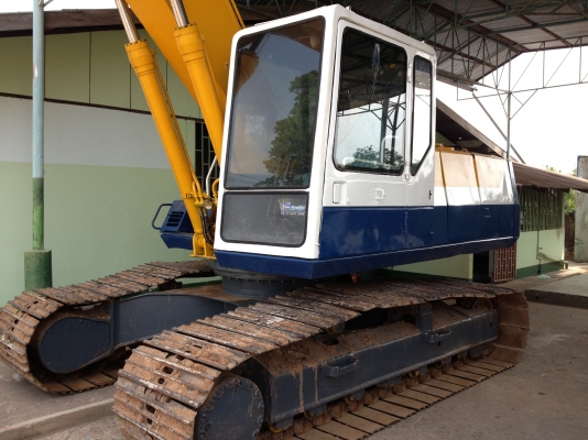 ขายด่วน KOMATSU PC-200-5สภาพสวย เอวแน่นบู๊ชเปลี่ยนใบทั้งสองข้างไฟฟ้าเต็มเครื่องเดิมปั้มเดิม เอกสารเล่มทะเบียน