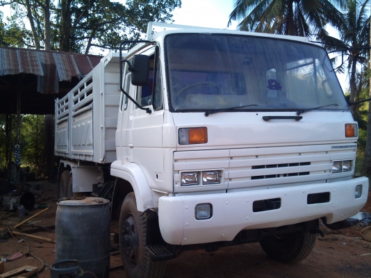 /// สิบล้อดั้มดิน UD 230แรง