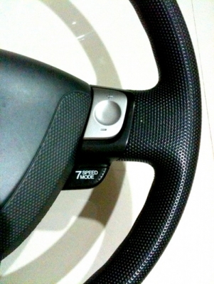 พวงมาลัย Honda jazz Idsi 04-07 สภาพใหม่เอี่ยม แถมตัวแดงตรงกลางให้ด้วย 2,550 Tel085-150-9040...P พวงมาลัย Honda jazz Idsi 04-07 สภาพใหม่เอี่ยม แถมตัวแดงตรงกลางให้ด้วย 2,550 Tel085-150-9040...P