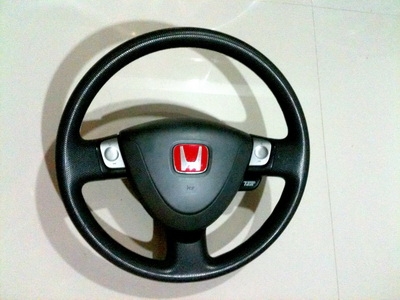 พวงมาลัย Honda jazz Idsi 04-07 สภาพใหม่เอี่ยม แถมตัวแดงตรงกลางให้ด้วย 2,550 Tel085-150-9040...P