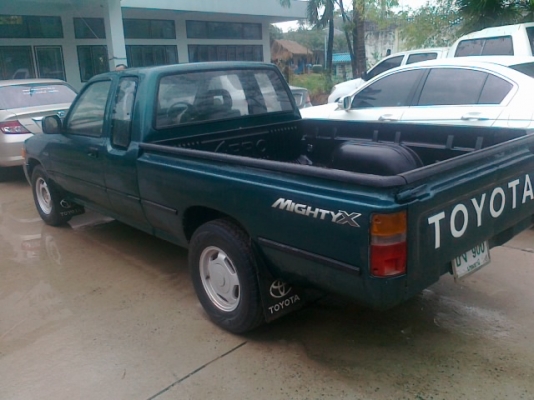 1993 TOYOTA, HILUX MIGHTY-X 2.5GL X-TRA CAB ถ่ายในลานจอดรถไม่ใช่เต๊น รถหมอ สภาพสวยไม่ต้องซ่อมพร้อมใช้รถเดิมๆมีตำหนินิดเดียวสวยทั้งนอกและใน เครื่อง เกียร์ดี ช่วงล่างแน่น ตะเข็บเดิมทั้งคัน สวยจิง (ย้ำขายราคานี้ เหมาะคนเอาไปใช้)