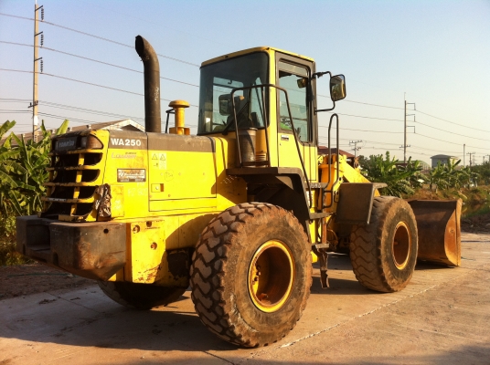 ขายรถตักล้อยาง KOMATSU WA250-3 เครื่อง KOMATSU รถเก่านอก ไม่เคยใช้งานในไทย