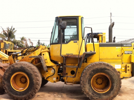 ขายรถตักล้อยาง KOMATSU WA250-3 เครื่อง KOMATSU รถเก่านอก ไม่เคยใช้งานในไทย
