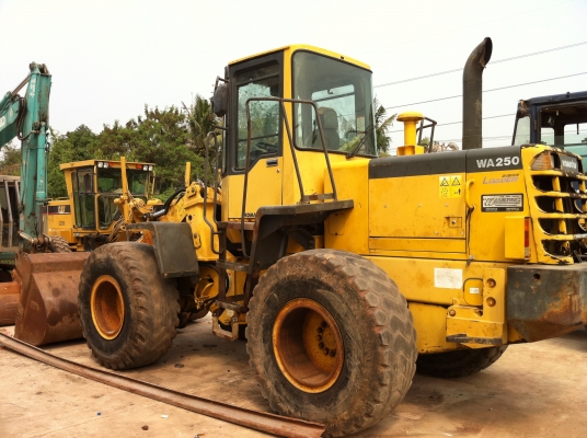 ขายรถตักล้อยาง KOMATSU WA250-3 เครื่อง KOMATSU รถเก่านอก ไม่เคยใช้งานในไทย