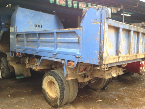 ISUZU ROCKY NRR 175 HP 6BG1 หกล้อดั๊มพ์ กระบะดั๊มพ์เหล็ก 6 ตันยาว 3.60 เมตร เครื่องแห้งดีไม่เยิ้ม หัวเก๋งบางไมมีผุภายในสวยครบ พวงมาลัยเพาเวอร์ ช่วงล่างคัชซีสวยไม่มีแตกไม่มีบวม ยาง 8.25 ขอบ 16 สภาพดีพร้อมบรรทุกพร้อมใช้งานได้เลย เอกสารเล่มทะเบียนครบพร้อมโอน