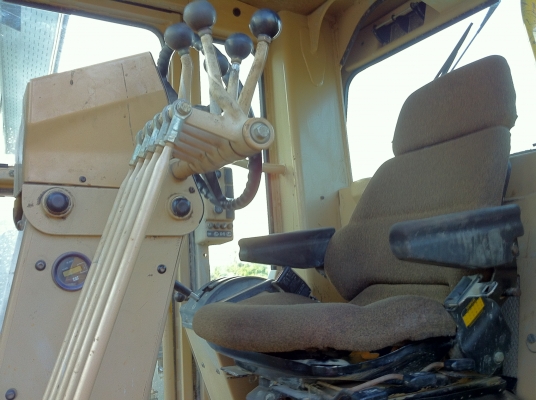 ขายรถเกรด Caterpillar 140H นำเข้าจากสหรัฐอเมริกา ไม่เคยใช้งานในไทย สภาพสวย ราคาพิเศษสุด