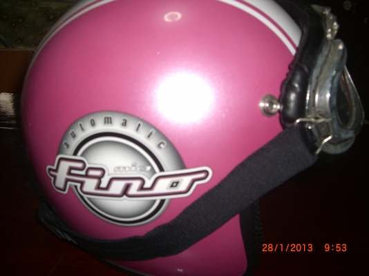 หมวกกันน๊อค YAMAHA FINO และ SUZUKI JARATO พร้อมแว่น 2 อัน หมวกกันน๊อค YAMAHA FINO และ SUZUKI JARATO พร้อมแว่น 2 อัน