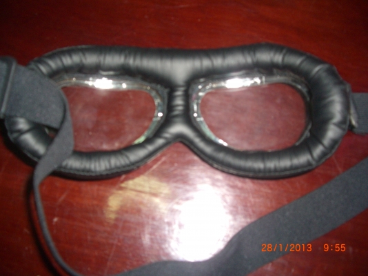 หมวกกันน๊อค YAMAHA FINO และ SUZUKI JARATO พร้อมแว่น 2 อัน หมวกกันน๊อค YAMAHA FINO และ SUZUKI JARATO พร้อมแว่น 2 อัน