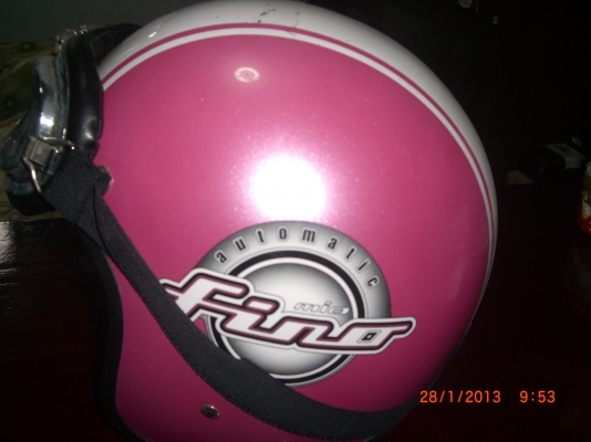 หมวกกันน๊อค YAMAHA FINO และ SUZUKI JARATO พร้อมแว่น 2 อัน หมวกกันน๊อค YAMAHA FINO และ SUZUKI JARATO พร้อมแว่น 2 อัน