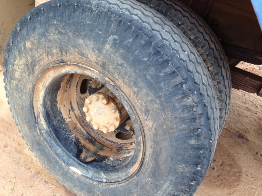 ISUZU NPR เครื่อง 165 HP 6BD1 หกล้อดั๊มพ์ กระบะดั๊มพ์เหล็ก 4 ตันยาว 3.50 เมตร เครื่องดี ภายในเก๋งคอนโซลครบ พวงมาลัยเพาเวอร์ ช่วงล่างคัชซีมาก เฟืองท้ายใหญ่ F หน้า F หลังครบ ยาง 8.25 ขอบ 16" สภาพดีพร้อมบรรทุกพร้อมใช้งาน เอกสารทะเบียนครบพร้อมโอนครับ