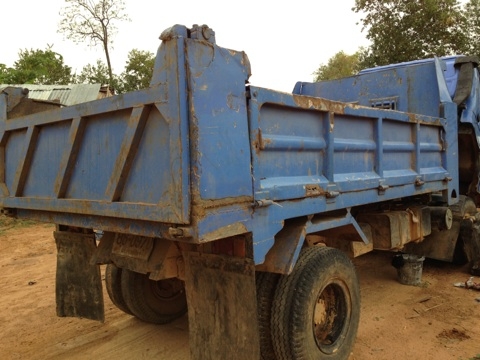 ISUZU NPR เครื่อง 165 HP 6BD1 หกล้อดั๊มพ์ กระบะดั๊มพ์เหล็ก 4 ตันยาว 3.50 เมตร เครื่องดี ภายในเก๋งคอนโซลครบ พวงมาลัยเพาเวอร์ ช่วงล่างคัชซีมาก เฟืองท้ายใหญ่ F หน้า F หลังครบ ยาง 8.25 ขอบ 16" สภาพดีพร้อมบรรทุกพร้อมใช้งาน เอกสารทะเบียนครบพร้อมโอนครับ