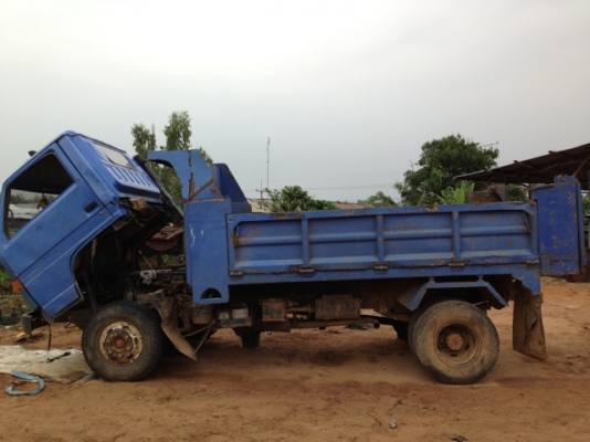 ISUZU NPR เครื่อง 165 HP 6BD1 หกล้อดั๊มพ์ กระบะดั๊มพ์เหล็ก 4 ตันยาว 3.50 เมตร เครื่องดี ภายในเก๋งคอนโซลครบ พวงมาลัยเพาเวอร์ ช่วงล่างคัชซีมาก เฟืองท้ายใหญ่ F หน้า F หลังครบ ยาง 8.25 ขอบ 16" สภาพดีพร้อมบรรทุกพร้อมใช้งาน เอกสารทะเบียนครบพร้อมโอนครับ