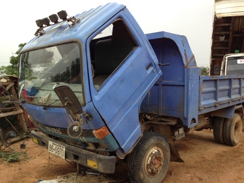 ISUZU NPR เครื่อง 165 HP 6BD1 หกล้อดั๊มพ์ กระบะดั๊มพ์เหล็ก 4 ตันยาว 3.50 เมตร เครื่องดี ภายในเก๋งคอนโซลครบ พวงมาลัยเพาเวอร์ ช่วงล่างคัชซีมาก เฟืองท้ายใหญ่ F หน้า F หลังครบ ยาง 8.25 ขอบ 16" สภาพดีพร้อมบรรทุกพร้อมใช้งาน เอกสารทะเบียนครบพร้อมโอนครับ