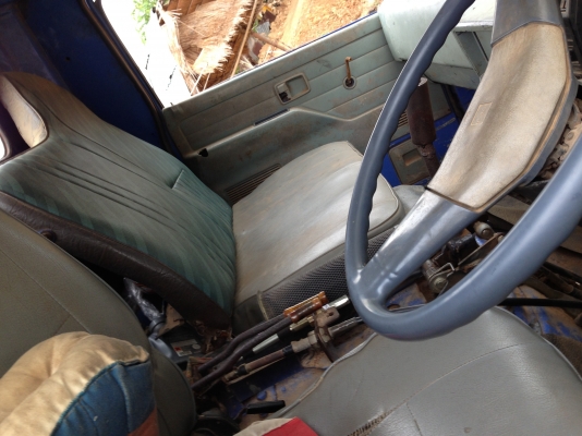 ISUZU NPR เครื่อง 165 HP 6BD1 หกล้อดั๊มพ์ กระบะดั๊มพ์เหล็ก 4 ตันยาว 3.50 เมตร เครื่องดี ภายในเก๋งคอนโซลครบ พวงมาลัยเพาเวอร์ ช่วงล่างคัชซีมาก เฟืองท้ายใหญ่ F หน้า F หลังครบ ยาง 8.25 ขอบ 16" สภาพดีพร้อมบรรทุกพร้อมใช้งาน เอกสารทะเบียนครบพร้อมโอนครับ