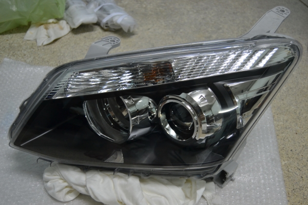 ขายโคมไฟหน้า All New D max ตัวท๊อป(รมดำ)แท้ ราคา6500 บาท ลดสุดๆ