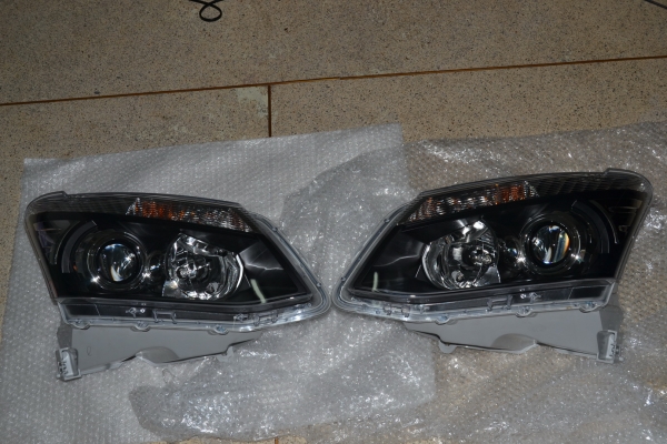 ขายโคมไฟหน้า All New D max ตัวท๊อป(รมดำ)แท้ ราคา6500 บาท ลดสุดๆ