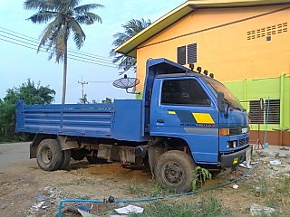 ขายรถ 6 ล้อ กระบะเหล้กดั้ม ISUZU NPR 115  เกียร์มีสโล F หลัง รถสวย รีบจองด่วน