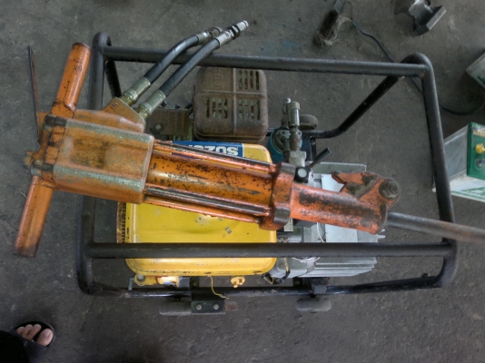 ขายเครื่องกระแทกสกัดคอนกรีตระบบไฮดรอลิคเก่าญี่ปุ่นยี่ห้อ TOKU เครื่องขนาด 9 แรงม้าพร้อมหัวกระแทกสภาพสวย ขายเครื่องกระแทกสกัดคอนกรีตระบบไฮดรอลิคเก่าญี่ปุ่นยี่ห้อ TOKU เครื่องขนาด 9 แรงม้าพร้อมหัวกระแทกสภาพสวย