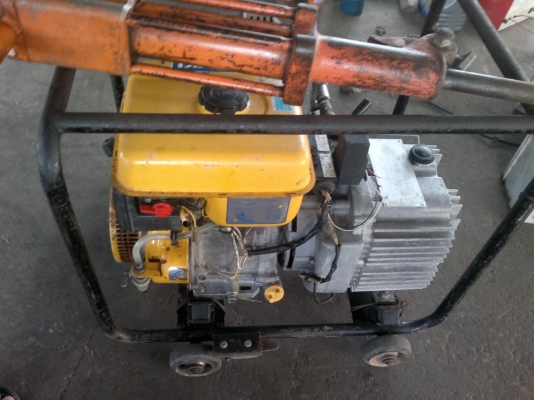 ขายเครื่องกระแทกสกัดคอนกรีตระบบไฮดรอลิคเก่าญี่ปุ่นยี่ห้อ TOKU เครื่องขนาด 9 แรงม้าพร้อมหัวกระแทกสภาพสวย ขายเครื่องกระแทกสกัดคอนกรีตระบบไฮดรอลิคเก่าญี่ปุ่นยี่ห้อ TOKU เครื่องขนาด 9 แรงม้าพร้อมหัวกระแทกสภาพสวย