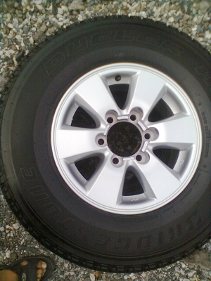 ขายยางอะไหล่พร้อมแม็ก 255/70R15 ยางปี 08  ไว้ทำอะไหล่ 1 เส้น