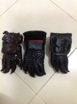 ซองใส่มือถือขาจระเข้ทั้งขา