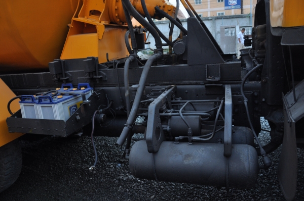 ขาย NISSAN UD รถโม่ปูน 10 ล้อ 2 เพลา 2 คัน