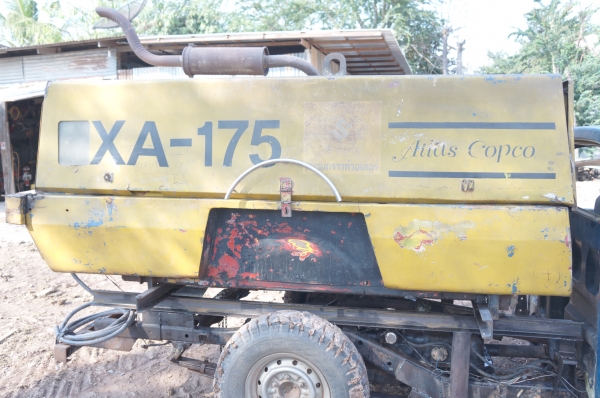 ขายตู้แอร์  พร้อมรถ