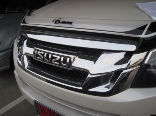 ขายแล้วกระจังหน้า All New D max โครเมียมแท้  ขอบคุณ Truc2Hand.comมากครับ